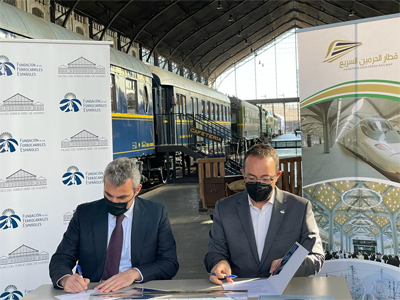 La Fundación de los Ferrocarriles Españoles recibe el fondo documental de la alta velocidad La Meca-Medina